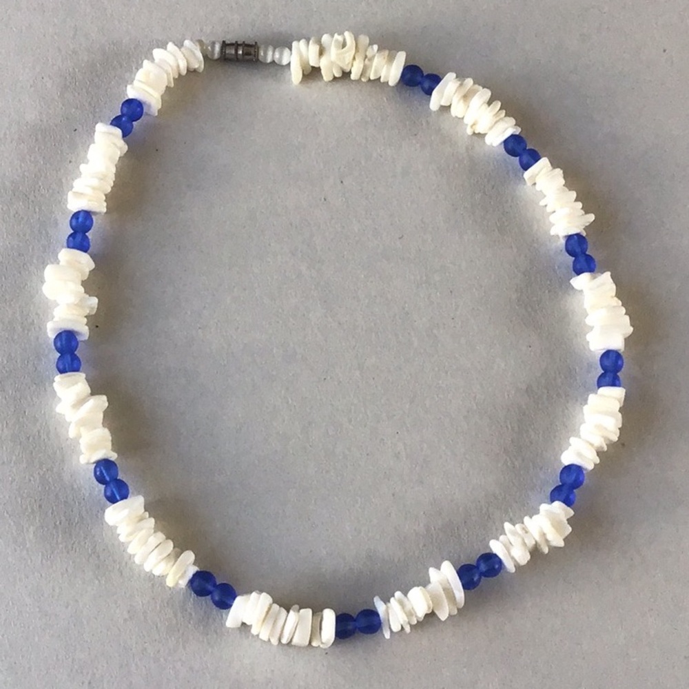 Y2K VSCO Girl puka shell necklace faux stone white and blue beads - Picture 4 of 16